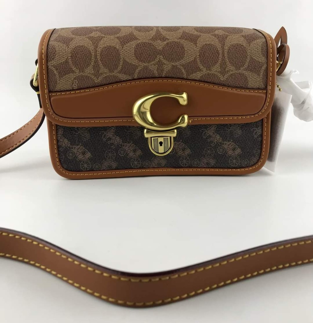 Coach Messenger Bag, Women's Fashion, Bags & Wallets, Crossbody Bags