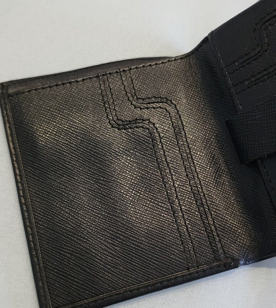 Compact notes and cards wallet, Men's Fashion, Watches & Accessories ...