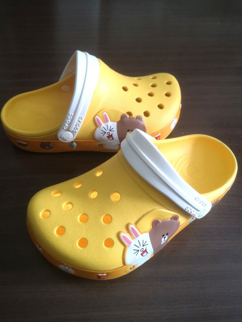 Line friends crocs store