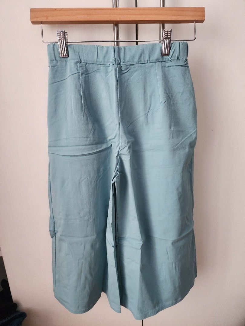 Cullotes Pants Mint Green (Category: Jeans) located in Makati City. Submitted by hellochaa (Listing ID 1256861484, Image 3). Description: Decluttering loc: Hulo, Mandaluyong.