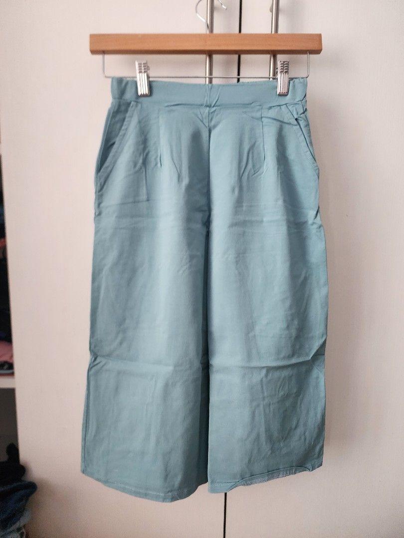 Cullotes Pants Mint Green (Category: Jeans) located in Makati City. Submitted by hellochaa (Listing ID 1256861484, Image 1). Description: Decluttering loc: Hulo, Mandaluyong.