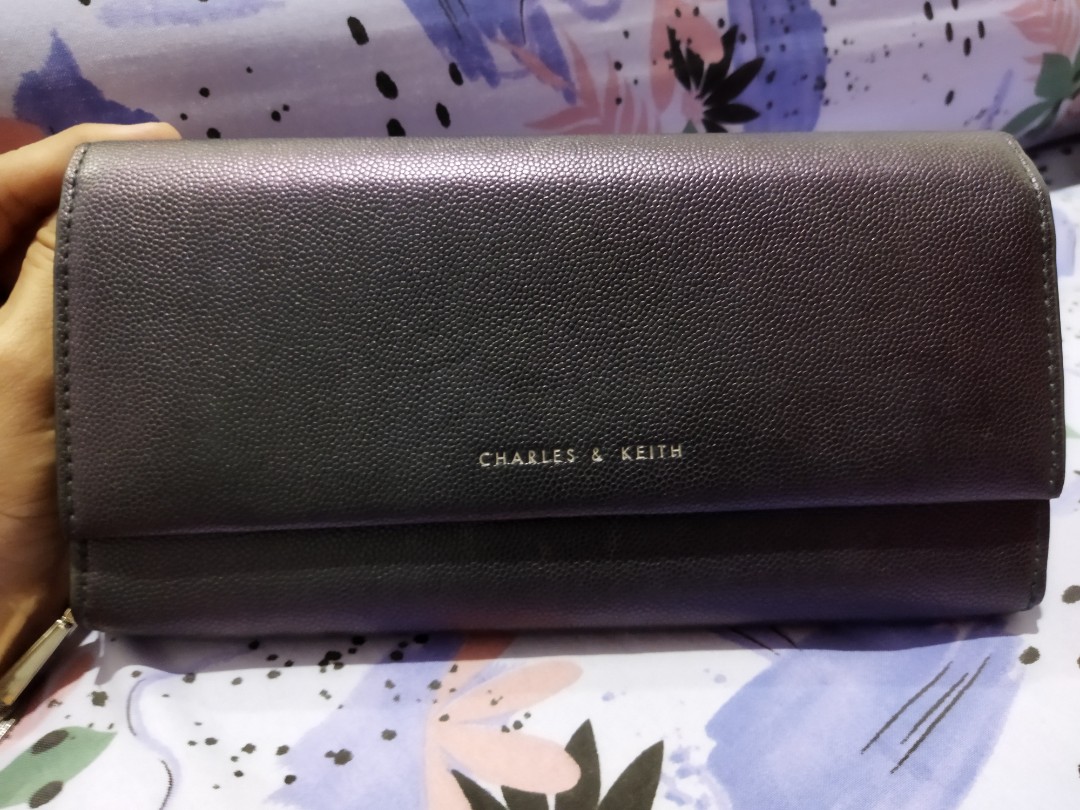 Dompet Charles & keith, Fesyen Wanita, Tas & Dompet di Carousell