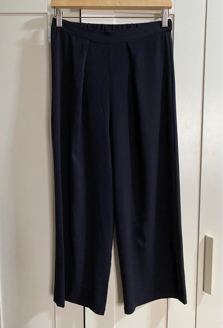 Dorothy Perkins Navy Blue Trousers (Category: Other Bottoms) located in Quezon City. Submitted by lvma_ (Listing ID 1256965759, Image 2). Description: Used but in still great condition Very soft material.