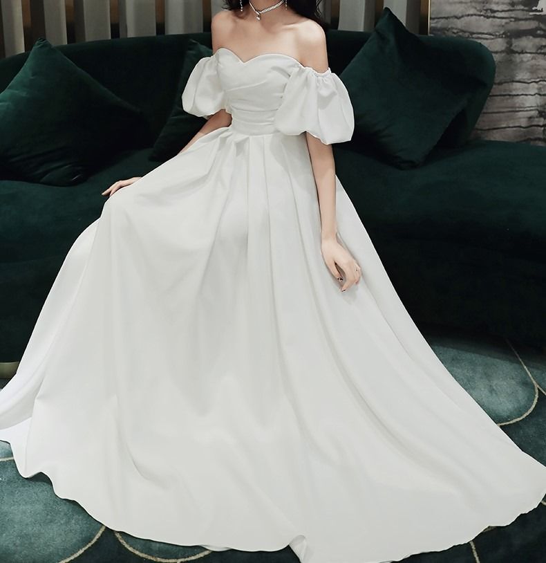Elegant white evening gown outlet