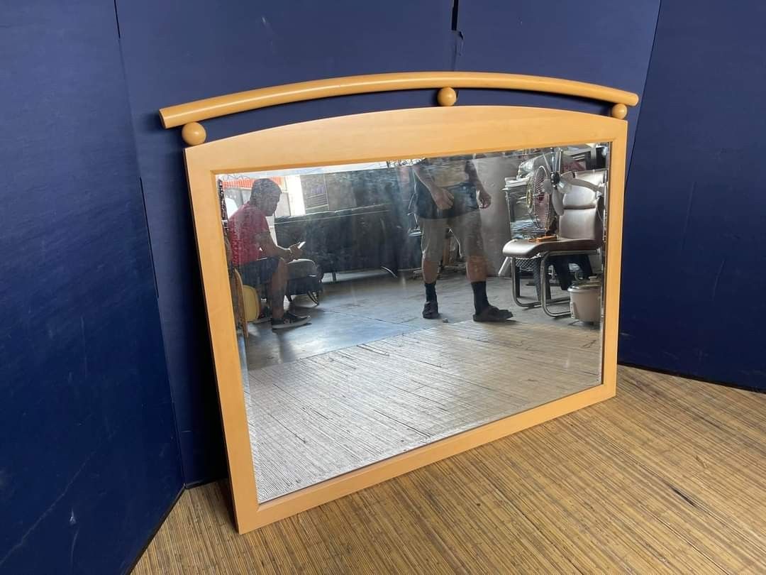 Ethan Allen Big Hanging Mirror 51”L x 39”H Php 9200 Solid wood frame In good condition (Category: Mirrors) located in Valenzuela. Submitted by princeraya55649 (Listing ID 1256937682, Image 2). Description: Ethan Allen Big Hanging Mirror 51”L x 39”H Php 9200 Solid wood frame In good condition.