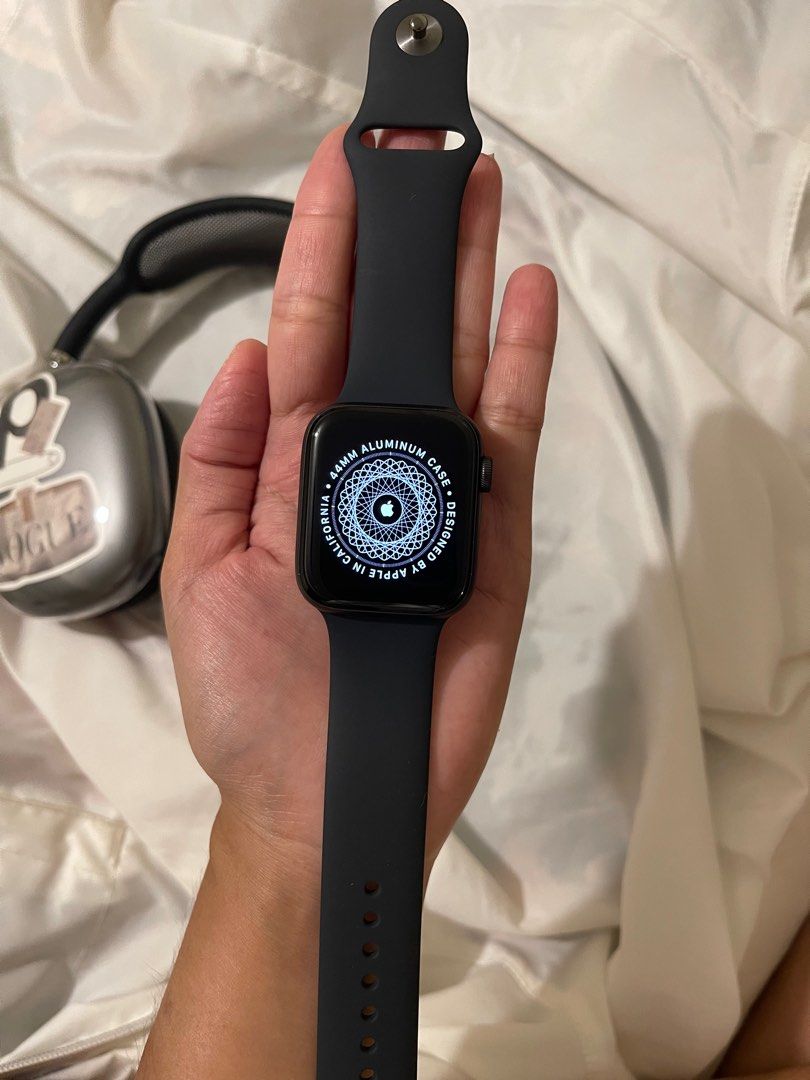 FOR SALE APPLE WATCH SE GPS 44mm Mobile Phones Gadgets