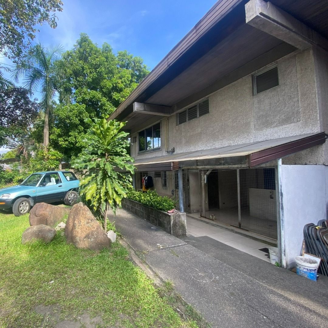 For Sale Lot with Old House for Teardown in Northeast Greenhills San
