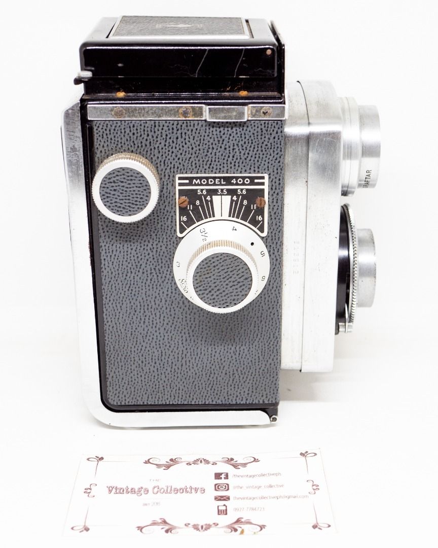 Graflex 22 TLR 120 Medium Format camera (Category: Cameras) located in San Juan City. Submitted by the_vintage_collective_ph (Listing ID 1257000697, Image 3). Description: The Graflex 22 was a continuation of the Ohio-made Ciro-Flex series. Graflex bought the tooling and parts from Ciro, and continued making the cameras. The Graflex 22 is a knob-wind twin-lens TLR, using 120 film. A red window in the rear shows the film position; some models have