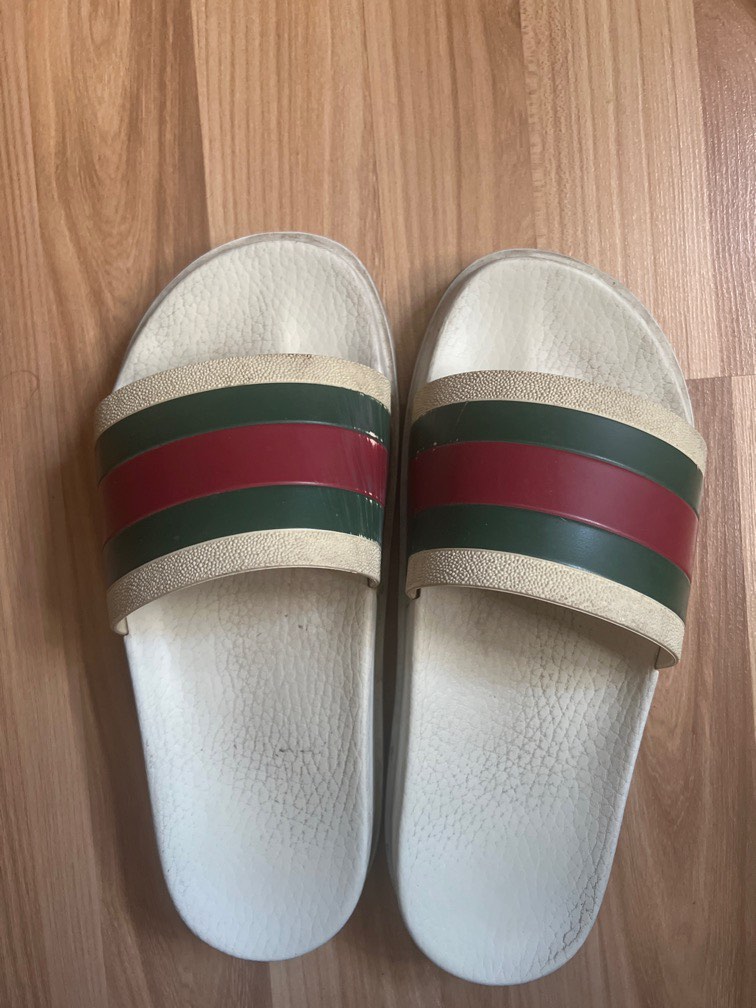 White gucci flip sales flops cheap