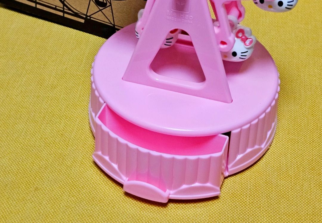 Hello Kitty Wooden MusicBox Ferris wheel