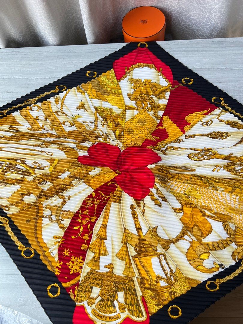 Hermes Soleil de Soie Carre Pleated Plisse Silk Scarf 90