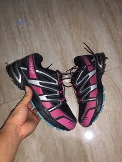 HIKING SHOES 7womens