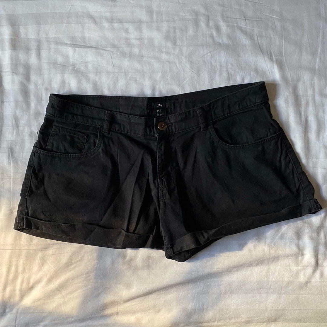 H&M Black Denim Shorts (Category: Shorts) located in Quezon City. Submitted by lvma_ (Listing ID 1256962390, Image 1). Description: Used with signs of usage.