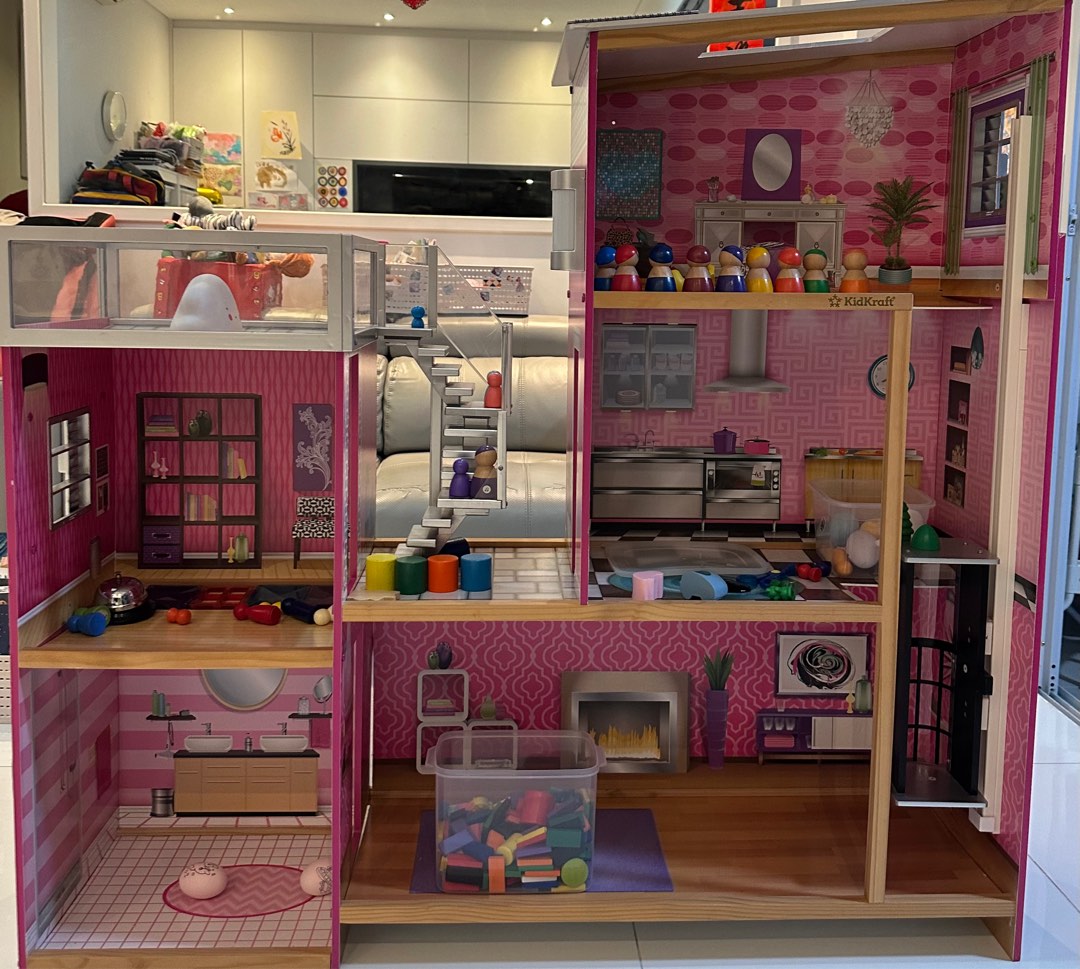 Kidkraft uptown store wooden dolls house