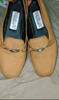Like new featherlite Loafers Flat Shoes for Women size 5 to 5.5. SALE