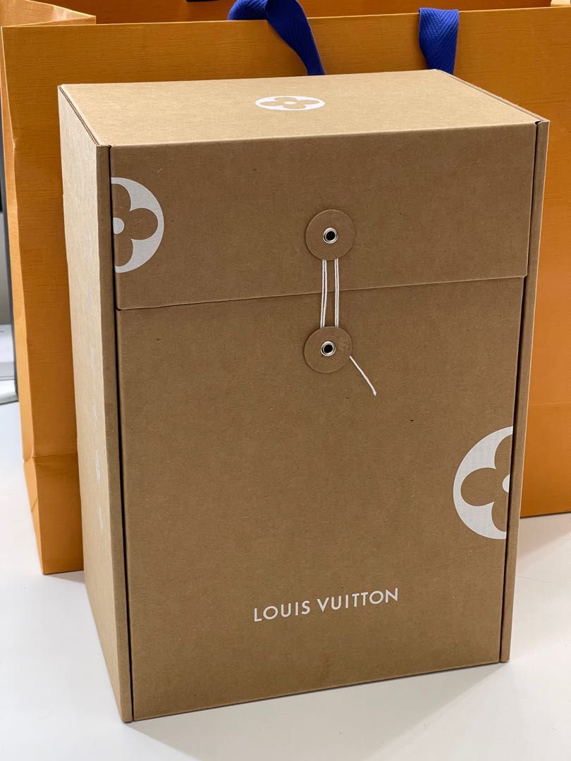 LV 2023 中秋禮盒VIP GIFT LOUIS VUITTON 不是月餅MOONCAKE, 名牌, 飾物及配件- Carousell