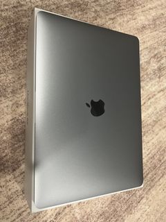 Macbook Air 13” Space Gray M1 Chip 256Gb + 3 years warranty from Apple with Free Apple Usb-C to Usb adapter