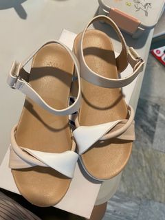 (Category: ) located in . Submitted by obmcloset (Listing ID 1256864628, Image 1). Description: .