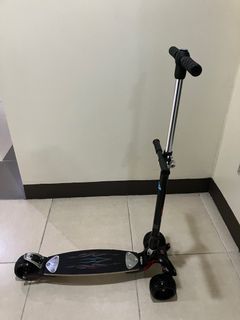 Micro Kickboard Monster Scooterboard 3-Wheels
