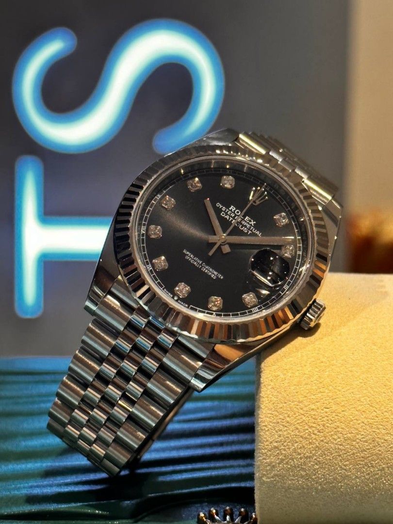 Datejust rolex black hotsell face