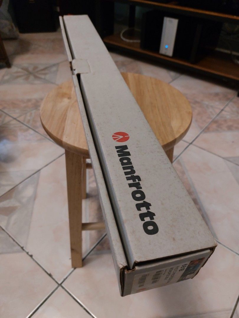 Monopod Manfrotto (Category: Camera Bags & Carriers) located in Quezon City. Submitted by ernie.trinidad (Listing ID 1256894544, Image 2). Description: MANFROTTO monopod manfroto with box 8k.