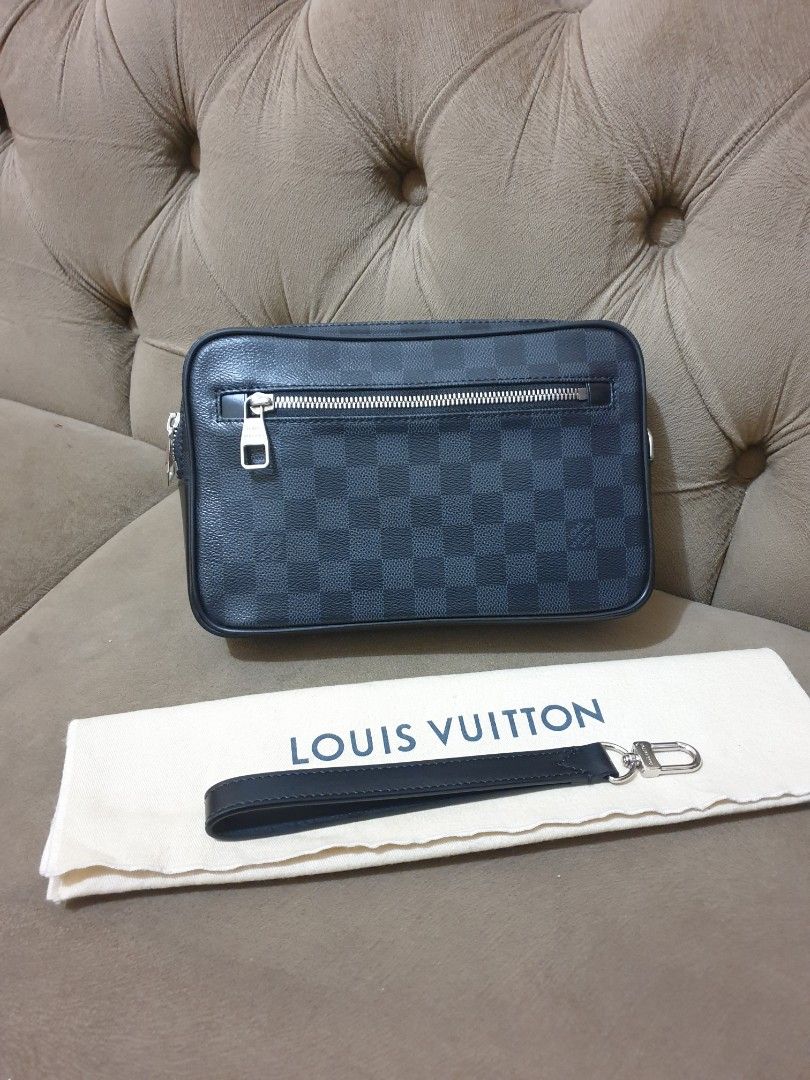 Mulus .authentic clutch louis vuitton .lv, Fesyen Pria, Tas & Dompet ,  Dompet di Carousell