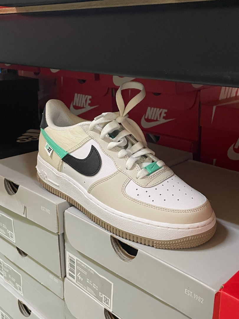 NIKE AIR FORCE 1 LE GS 燕麥解構拼接小標復古女鞋DX6062-101, 他的