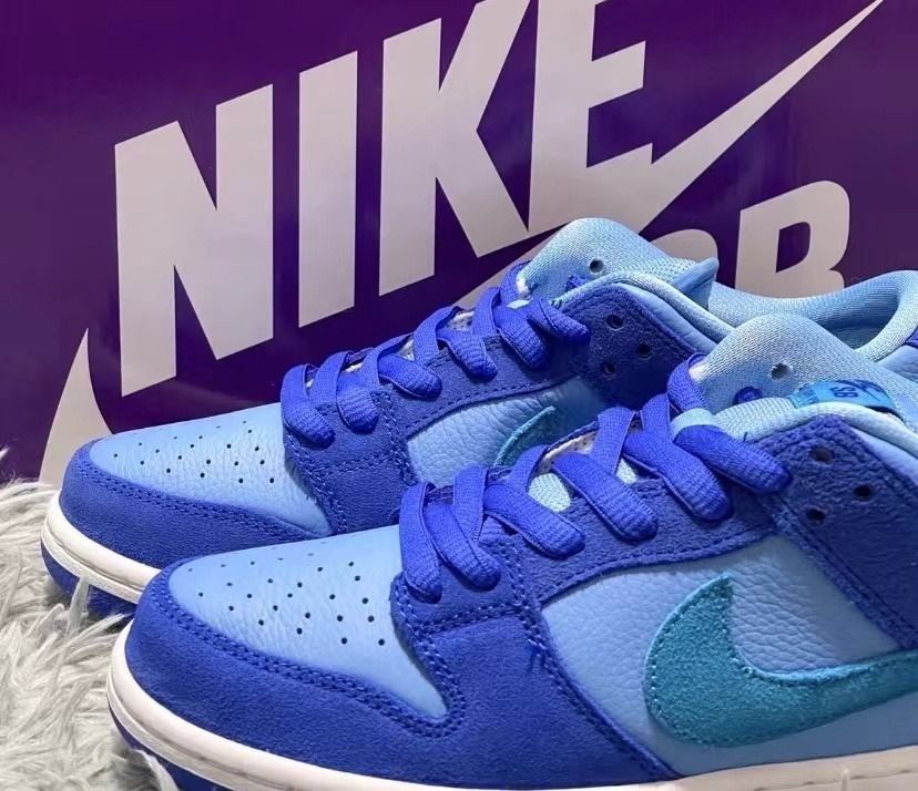 👑【全新】Nike Dunk SB Low pro 藍樹莓