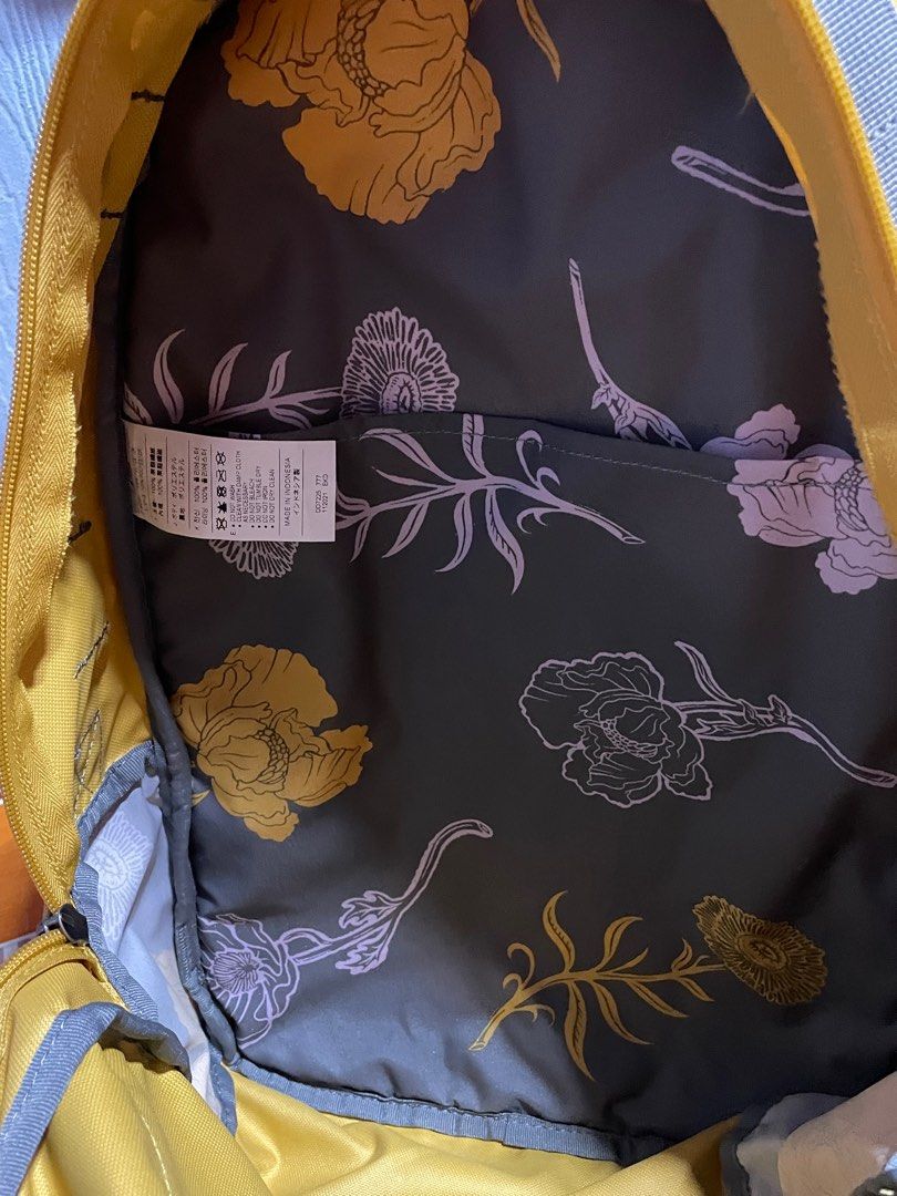 Nike SB Icon backpack yellow (Category: Backpacks) located in Manila. Submitted by mjervick (Listing ID 1256982824, Image 3). Description: For sale: Nike SB Icon Backpack in vibrant yellow. This spacious backpack is perfect for those on the move. Features include: ✅ Ample storage space ✅ 2 convenient side pockets with zippers ✅ Comfortable padded straps ✅ Accommodates 13 - 15 inch laptops In excellent condition! Ideal for meet-ups around Metro Ma