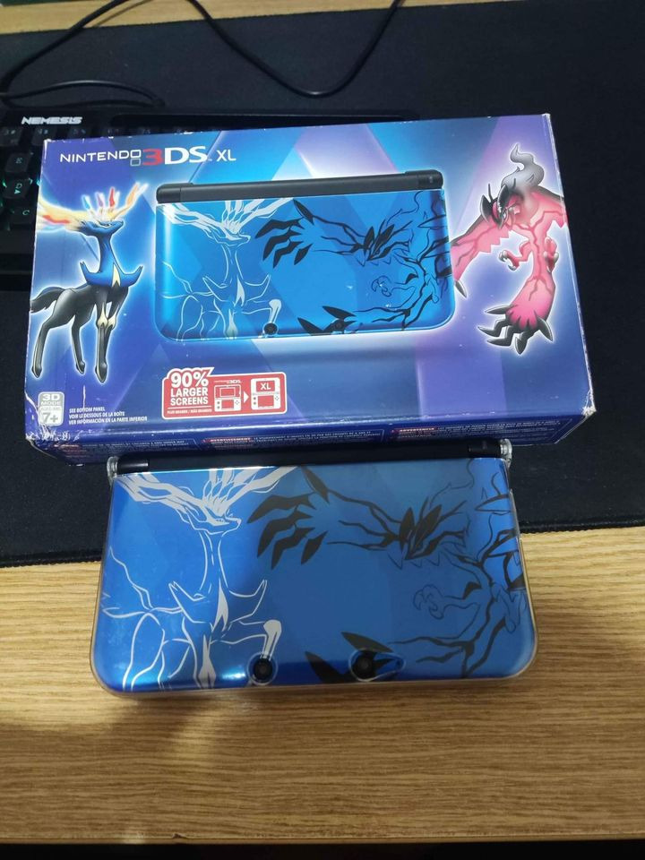 Nintendo 3DS XL old Limited Edition X and Y edition, Video Gaming