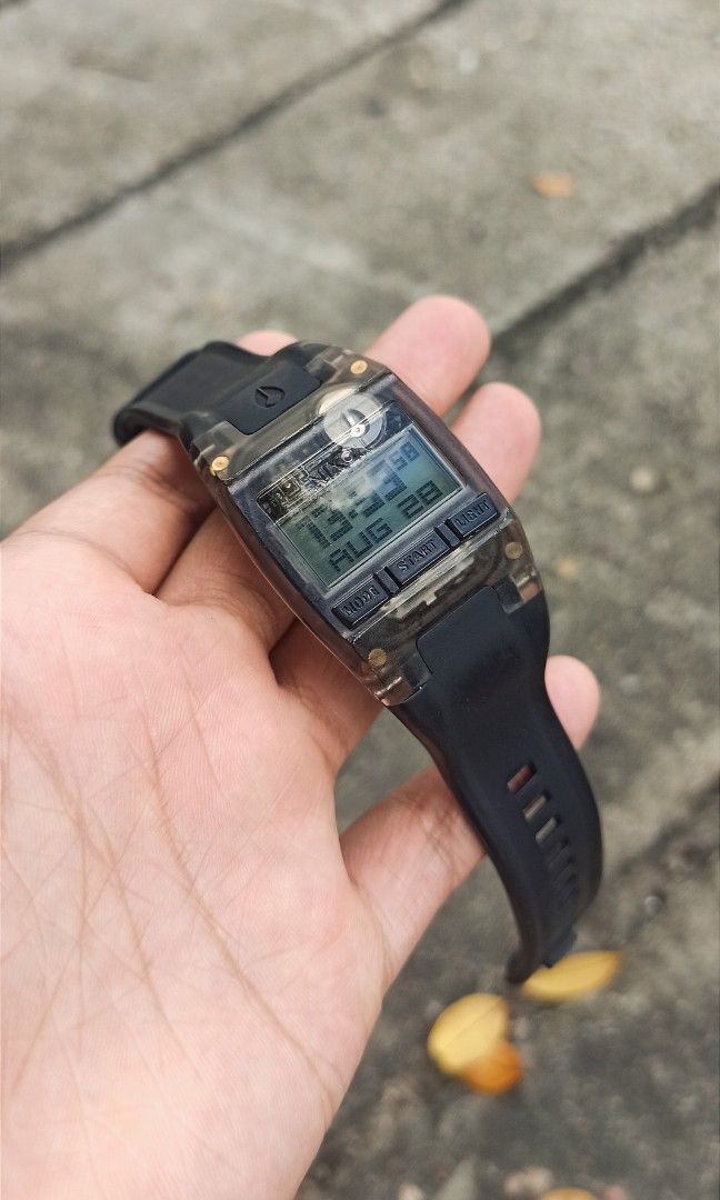 Nixon lay low store