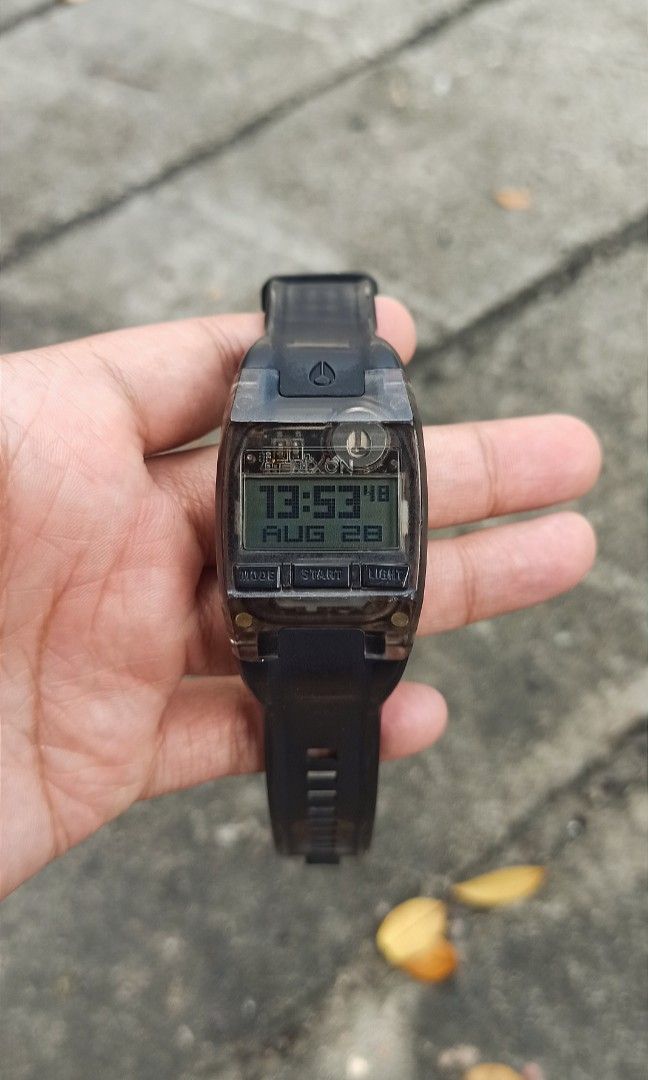 Nixon lay low watch outlet
