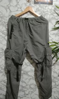 Off White Cargo Pants As New Condition, Fit up to 32 to 34 waistline, Made in Italy, 100 % Legit ,Raccagni Zipper