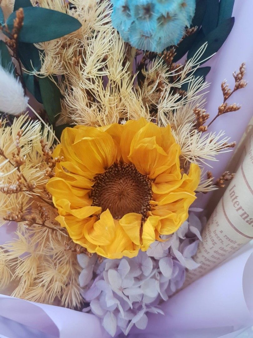 Preserved Sunflower Bouquet (Category: Flowers & Bouquets) located in Quezon City. Submitted by fraisevintageph (Listing ID 1256878115, Image 2). Description: Customized Preserved Sunflower Bouquet Preserved Roses to replace preserved sunflower also available Leadtime of 7-10 days PM to pre-order.