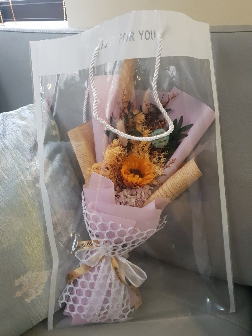 Preserved Sunflower Bouquet (Category: Flowers & Bouquets) located in Quezon City. Submitted by fraisevintageph (Listing ID 1256878115, Image 3). Description: Customized Preserved Sunflower Bouquet Preserved Roses to replace preserved sunflower also available Leadtime of 7-10 days PM to pre-order.