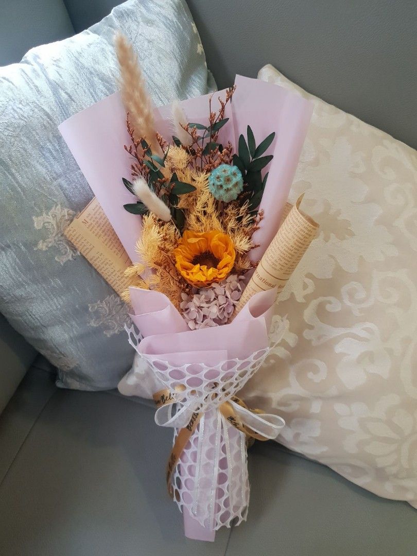 Preserved Sunflower Bouquet (Category: Flowers & Bouquets) located in Quezon City. Submitted by fraisevintageph (Listing ID 1256878115, Image 1). Description: Customized Preserved Sunflower Bouquet Preserved Roses to replace preserved sunflower also available Leadtime of 7-10 days PM to pre-order.