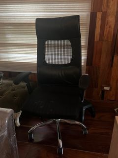 Reclinable Swivel chair