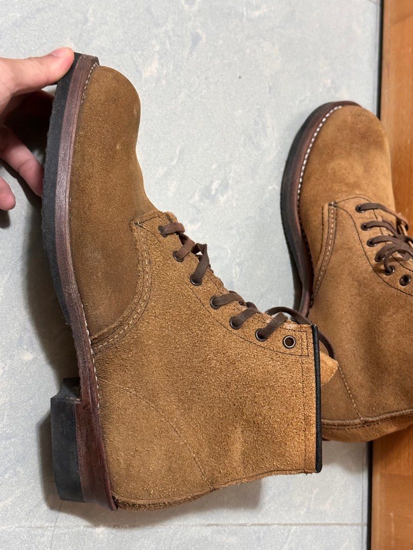 Red outlet wing 916