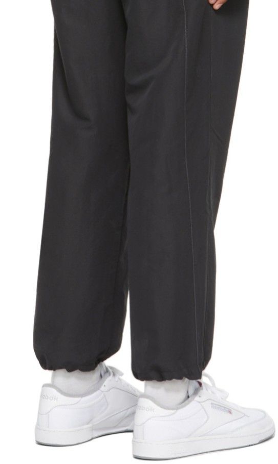 Reebok retro joggers best sale in black bq5422