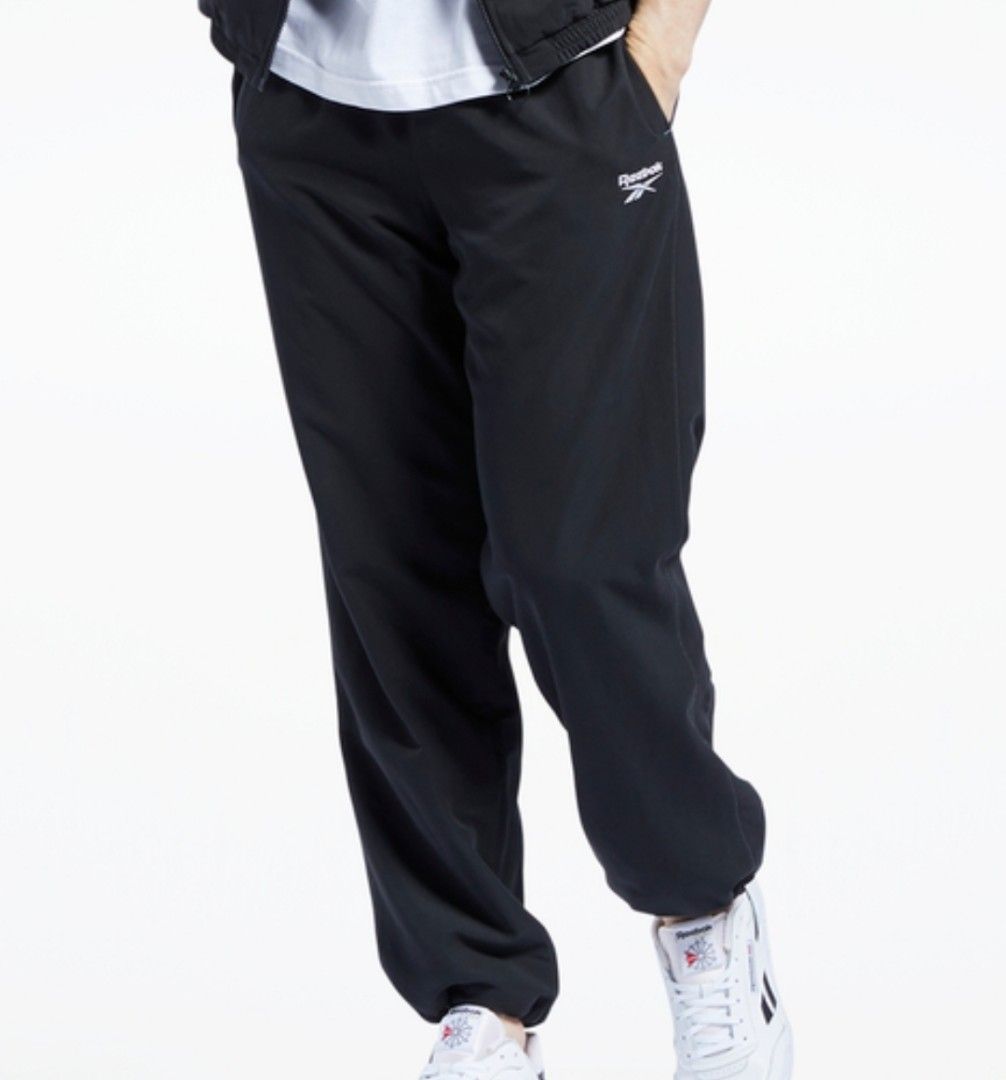 Reebok retro on sale joggers in black