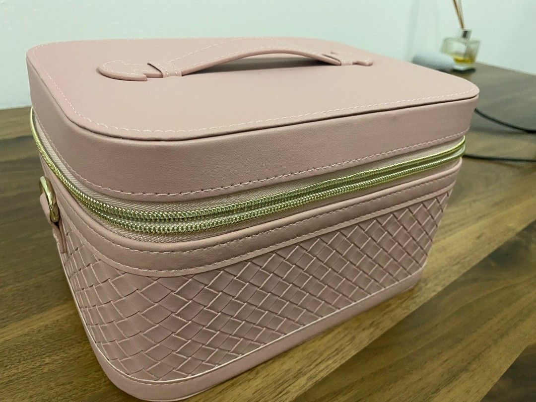 Carlton vanity online case