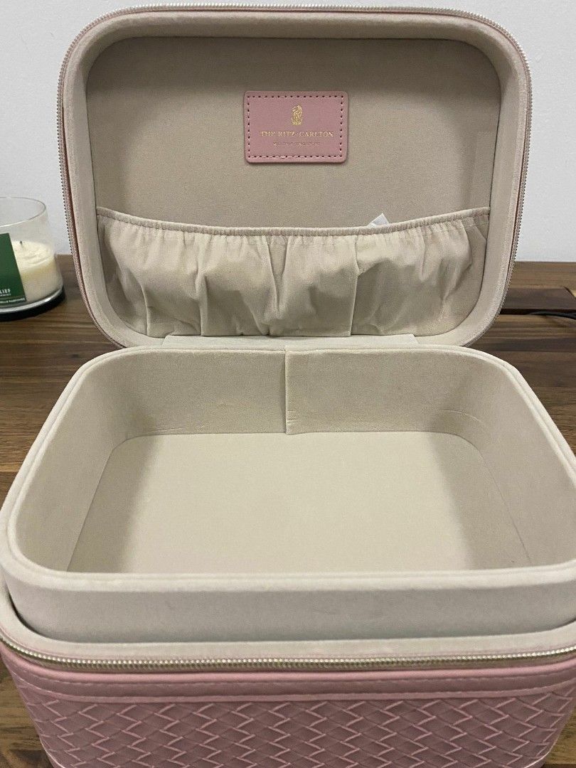 Carlton vanity online case