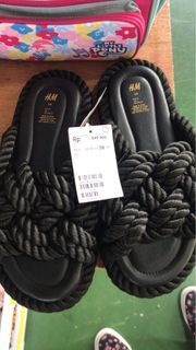 Sandal anyam H&M
