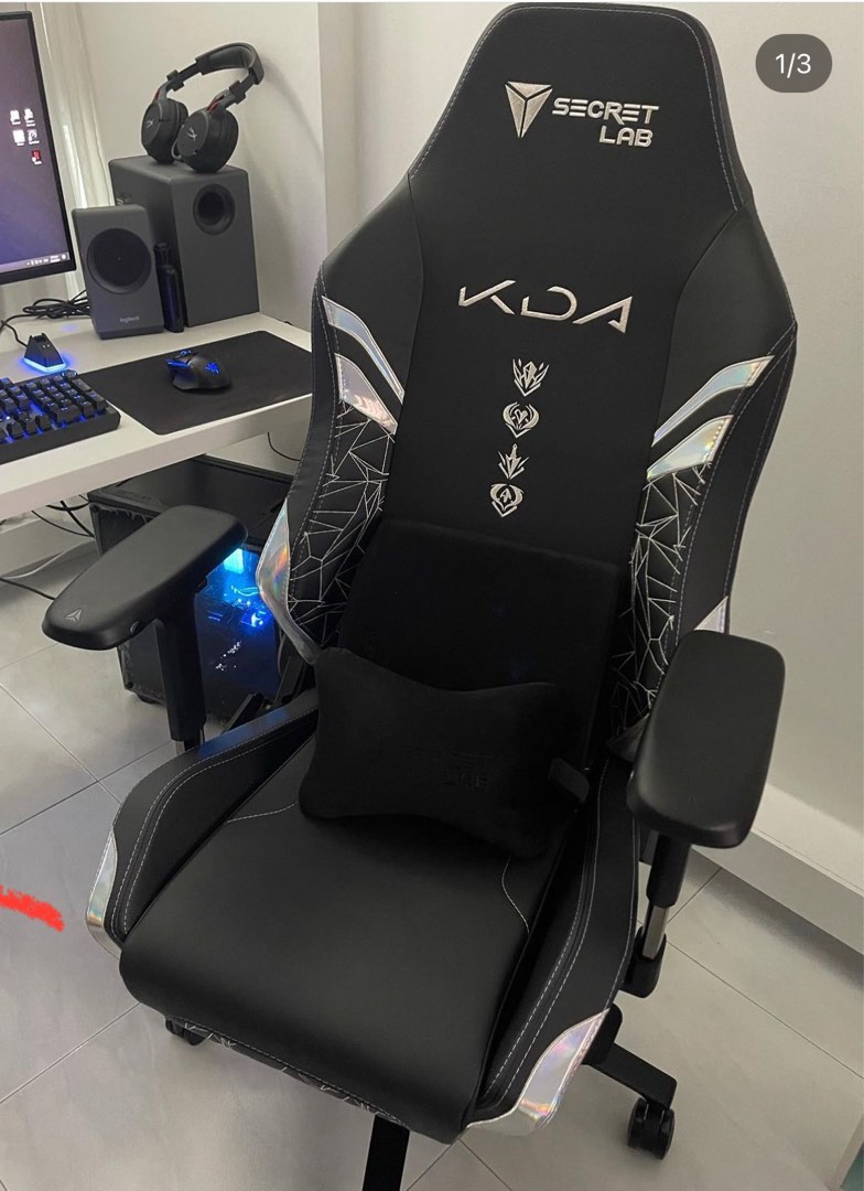 Singtel store secretlab chair