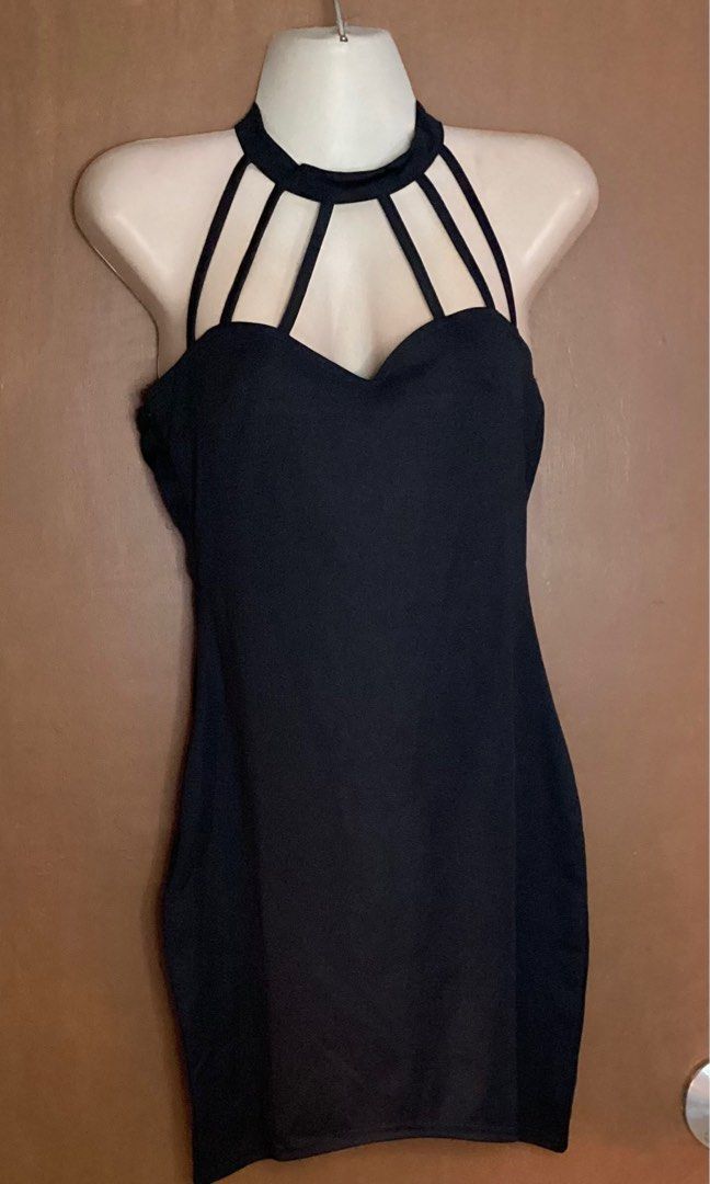Sexy Halter Dress (Category: Dresses) located in Valenzuela. Submitted by kimline (Listing ID 1256901383, Image 1). Description: Never worn. Small to Medium Body frame Meet up or pick up thru lalamove Sexy dress Black halter top Above the knee #everyonewins.