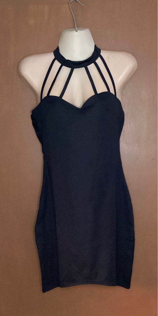 Sexy Halter Dress (Category: Dresses) located in Valenzuela. Submitted by kimline (Listing ID 1256901383, Image 3). Description: Never worn. Small to Medium Body frame Meet up or pick up thru lalamove Sexy dress Black halter top Above the knee #everyonewins.