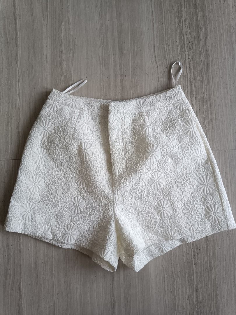 Maurices hotsell white shorts