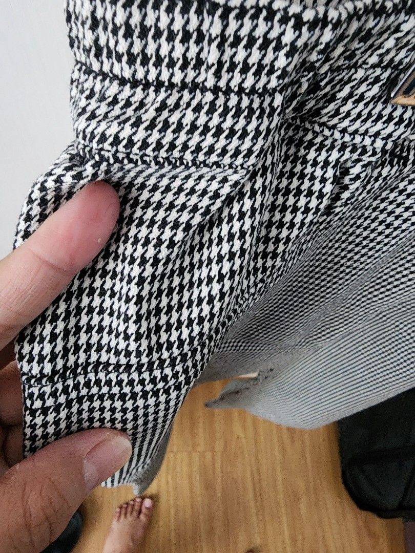 Skinny Jeans (Category: Jeans) located in Makati City. Submitted by hellochaa (Listing ID 1256863508, Image 2). Description: Decluttering loc: Hulo, Mandaluyong 26-27 semi high waist.