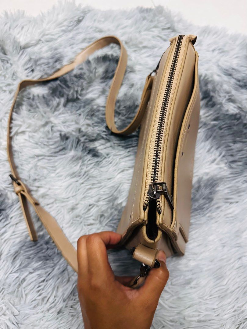 Cr2 sling bag store
