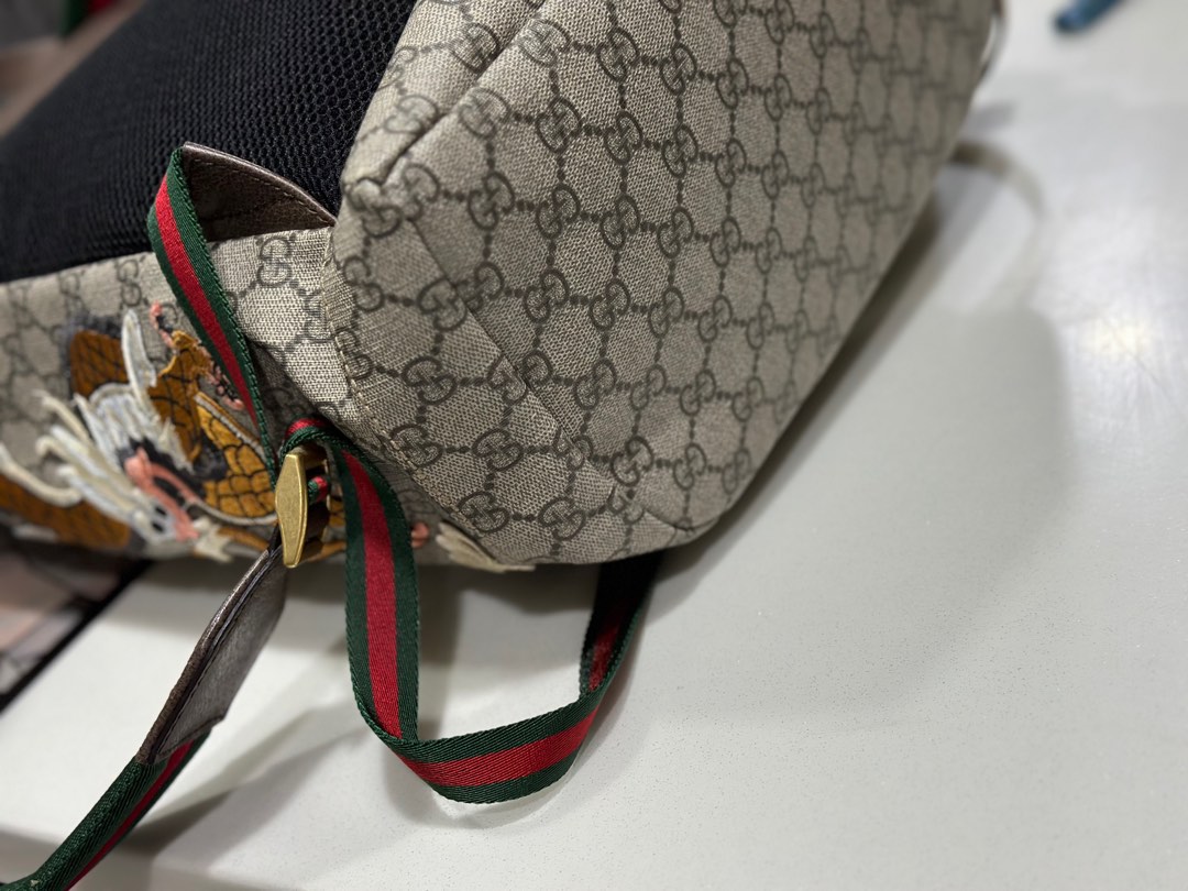 Louis Vuitton - Alpha Wearable Wallet - Shoulder bag - Catawiki